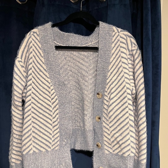 sweater - Picture 5 of 9